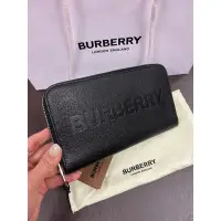 在飛比找蝦皮購物優惠-Burberry 壓紋logo黑色拉鏈長夾