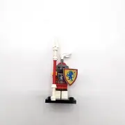 LEGO CASTLE ROYAL LION KNIGHT SPEARMAN/SHEILD MINI FIGURE