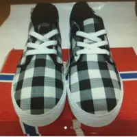 在飛比找蝦皮購物優惠-韓國購入 Skono 似vans 格紋鞋