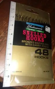 SHAKESPEARE SNELLED HOOKS BRONZED BAITHOLDER W/ POUCH K-MART ( 48 )