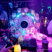 在飛比找蝦皮購物優惠-酒吧發光酒架子彈杯架KTV洋酒啤酒杯摩天輪電轉動七彩雞尾酒架