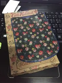 在飛比找Yahoo!奇摩拍賣優惠-英國 cath kidston 正品 藍底彩色小花朵 鄉村風