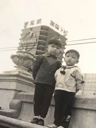 （消失的國界）1960年代的台北市西門町，國際牌松下電器廣告鐵架，新聲戲院（現已關門大吉），可愛兩兄弟