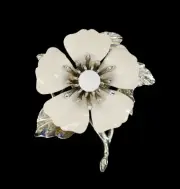 SARAH COVENTRY SUMMER MAGiC WHiTE ENAMEL SiLVER FLOWER BROOCH PiN