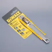 DWHT10038 Dewalt 18mm Snap-Off Multi-Purpose Knife (1 knife core built-in)