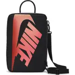 NIKE 鞋盒袋 戶外 運動 可拆式 斜揹帶 運動 休閒鞋袋 手提 側背 黑紅 DA7337010