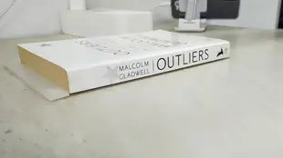 Outliers: The Story of Success_Malcolm Gladw【T8／社會_IT1】書寶二手書