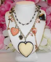 BETSEY JOHNSON LOVELY VINTAGE HEARTS AND KEYS LUCITE TWO LAYER CHARM NECKLACE