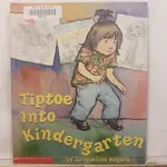 二手書📗英文繪本TIPTOE INTO KINDERGARTEN//JACQUELINE ROGERS//成長、生活