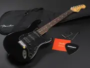Fender Standard Stratocaster HSS Laurel Fingerboard Black Pickguard Black