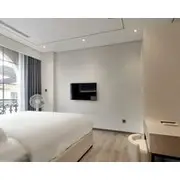 Otis Apartment
