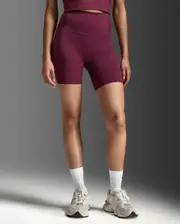 Form Stash Hi-Rise 6" Bike Short with Pockets, 2XU, XL, Armaretto/Armaretto, Female