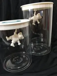 在飛比找Yahoo!奇摩拍賣優惠-Benny Bear 班尼熊、垂吊熊透明保鮮盒、置物罐