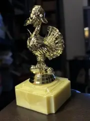VTG Plastic Gold Tone TURKEY Trophy Cake Topper Skeet Trap Shooting W Base NEW