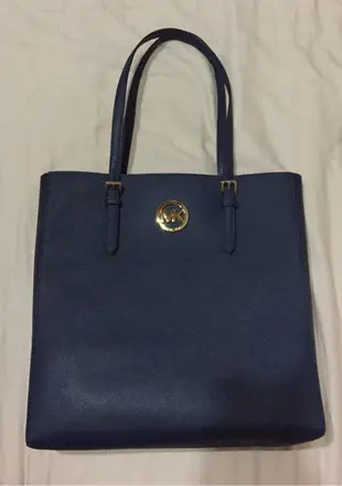 💖✨妮妮小舖✨💖【全新品】MICHAEL KORS 經典金屬LOGO 防刮皮革手提肩背兩用包托特包公事包-深藍色