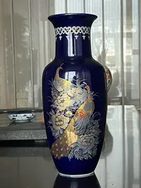 在飛比找Yahoo!奇摩拍賣優惠-z日本回流金標香蘭社藍釉孔雀花瓶龍紋花瓶各一只