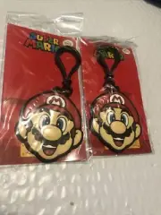 2x SUPER MARIO BROS RUBBER KEYCHAIN MARIO HAT NINTENDO OFFICIAL Lot 2