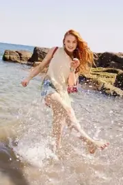 BEAUTIFUL SOPHIE TURNER GAME OF THRONES 8X10 Photo