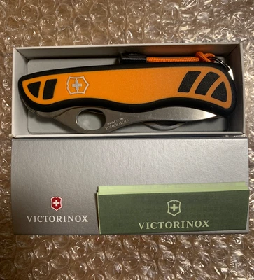 Victorinox Swiss Army 111mm Knife : HUNTER XT GRIP 0.8341.MC9