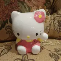 在飛比找蝦皮購物優惠-Hello Kitty 凱蒂貓 存錢筒 陶瓷存錢筒 公仔 擺