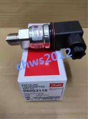 1 PCS NEW Danfoss AKS33 pressure sensor 060G2110 0~25bar