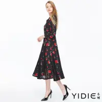 在飛比找momo購物網優惠-【YIDIE 衣蝶】天鵝玫瑰拼接蕾絲長洋裝-黑