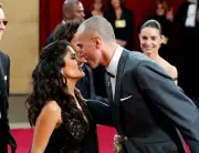 Salma Hayek greets actor Daniel Day Lewis 75th Academy Awards Kod- 2003 Photo 2