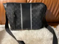 在飛比找Yahoo!奇摩拍賣優惠-Louis Vuitton LV  fragment  聯名