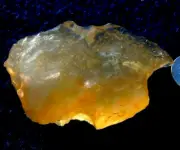 Libyan Desert Glass Meteorite Tektite impact specimen( 585 ct)Dimples yellow Gem