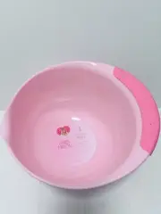 Paris Hilton Mixing Bowl 3 Quarts. Pink, None Slip With Rubber Bottom.