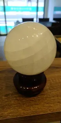 在飛比找Yahoo!奇摩拍賣優惠-白冰洲球10cm