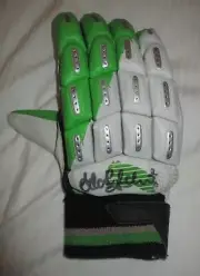 Adam Gilchrist (Australia) signed Puma Batting Glove (Right Hand) + COA / proof