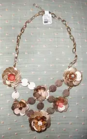 ANN TAYLOR LOFT GOLD TONE FLORAL NECKLACE BIB STATEMENT RUNWAY NWT 16-19" LOVELY