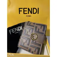 在飛比找蝦皮購物優惠-FENDI 真皮logo短夾