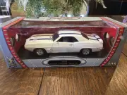 Road Signature Collection 1969 Pontiac Firebird Trans Am 1:18 Scale