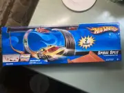 Hot Wheels SPIRAL SPLIT New In Box 2006 Mattel RARE J2556