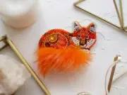 Red Tail brooch bead embroidery kit *** FREE SHIPPING diy fox brooch beading kit