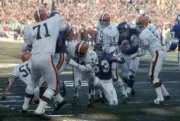 Minnesota Vikings QB Joe Kapp in action rushing for touchdown vs C- Old Photo