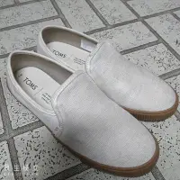 在飛比找Yahoo!奇摩拍賣優惠-TOMS米色舒適軟膠底帆布鞋