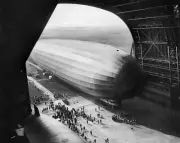 "GRAF ZEPPELIN" AIRSHIP PHOTO