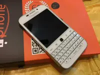 在飛比找Yahoo!奇摩拍賣優惠-Blackberry Classic Q20 黑莓 白色經典