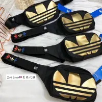 在飛比找蝦皮購物優惠-【現貨】美國代購正品🇺🇸Adidas愛迪達三葉草黑金腰包 胸