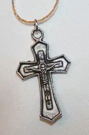 Handsome Point Armed Deep Set Silvertone Crucific Cross Necklace +++++