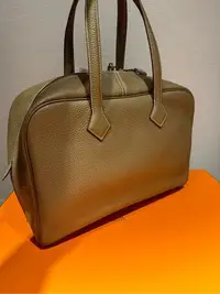 在飛比找Yahoo!奇摩拍賣優惠-HERMES Victoria 35cm 維多利亞