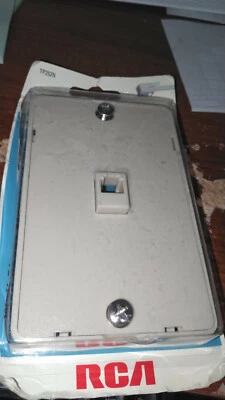 {RCA} TP252N Wall Phone Mount with 3 Jacks