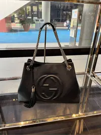 在飛比找Yahoo!奇摩拍賣優惠-全新【GUCCI】古馳經典SOHO系列~雙G LOGO流蘇肩