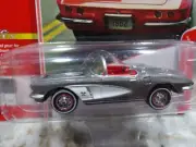 1962 CHEVY CORVETTE CONVERTIBLE JOHNNY LIGHTNING CLASSIC GOLD COLLECTION 1:64