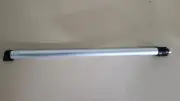 Automatic door closer for sliding doors in refrigerator freezer showcases