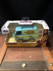 Jada Toys Hollywood Rides, Diecast, Scale 1:32 Scooby Doo Mystery Machine