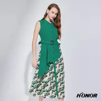 在飛比找momo購物網優惠-【HONOR 山形屋】排釦雙層打褶斜邊拼接綠葉腰帶洋裝